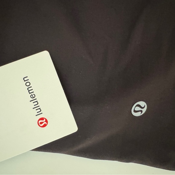 🌸Lululemon High-Rise 8”Train Black Shorts size 2 - Picture 8 of 9